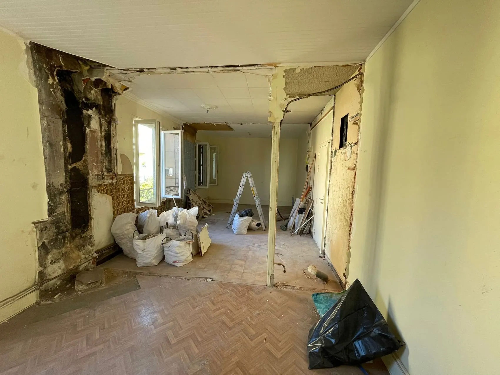 De l'appartement d'origine à la rénovation livrée — avant
