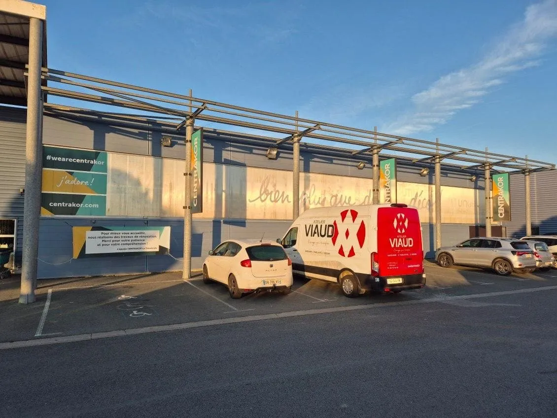 La façade avant et après habillage — avant