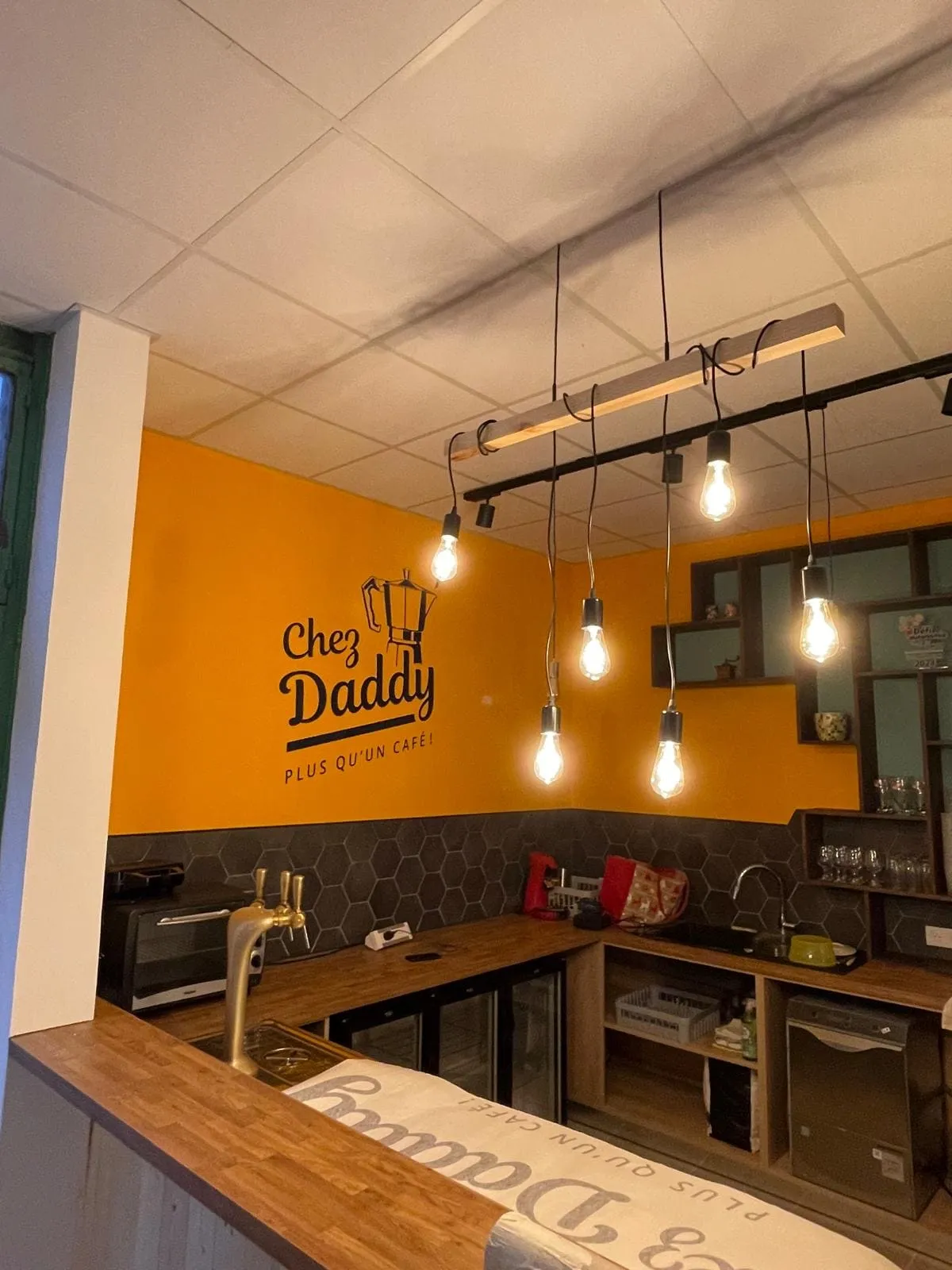 Du local d'origine au restaurant Chez Daddy — après