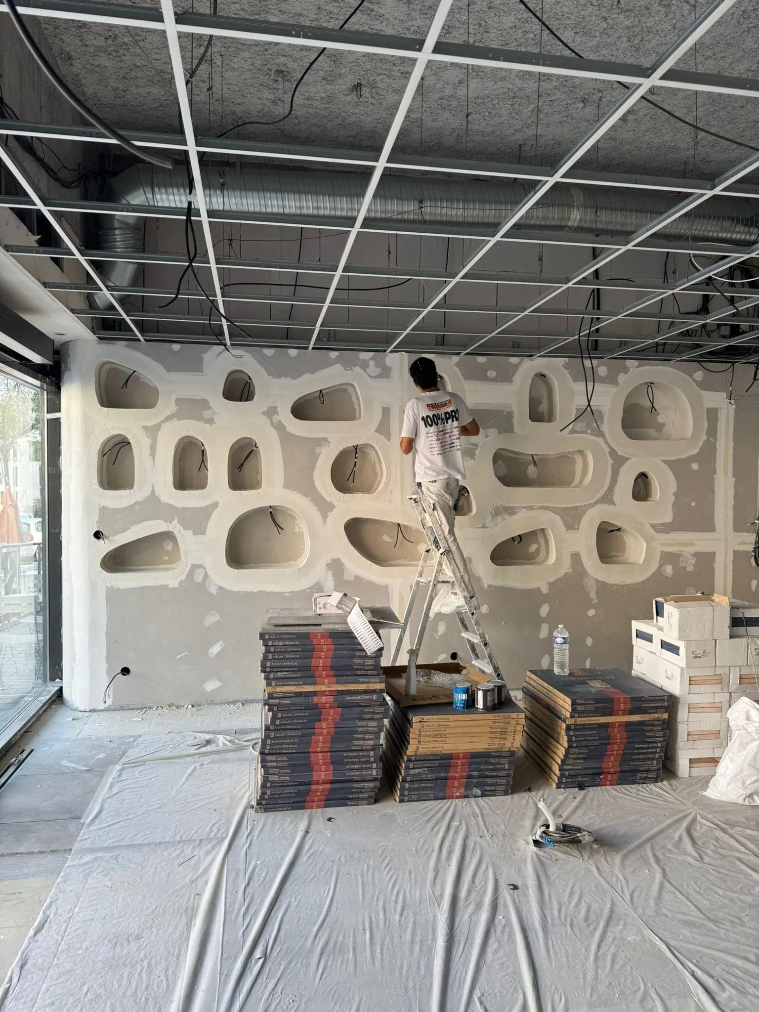 Du local en travaux au restaurant Gyraya — avant