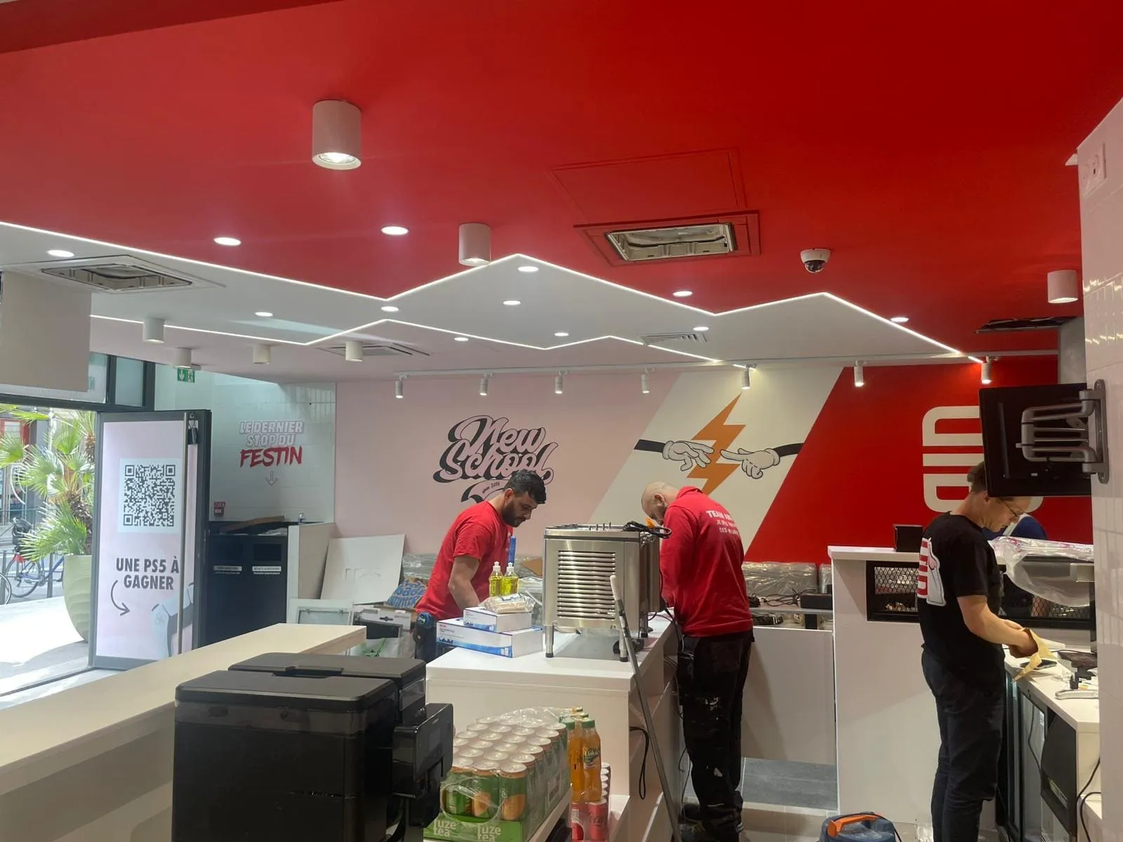 Du local en travaux au restaurant livré — après